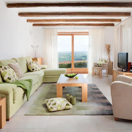 Modern In Baredine With Pool 부제