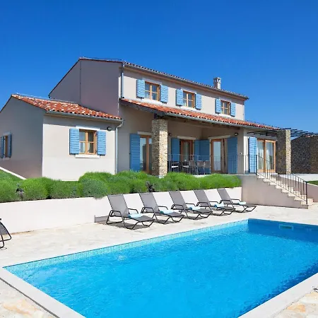 빌라 Modern In Baredine With Pool *