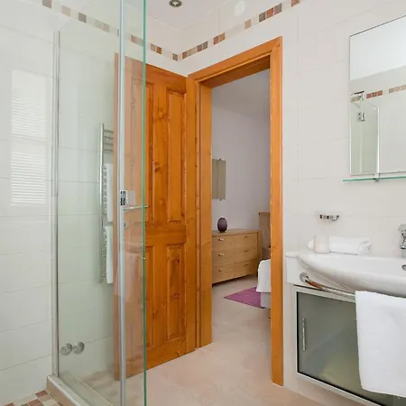 Modern In Baredine With Pool *